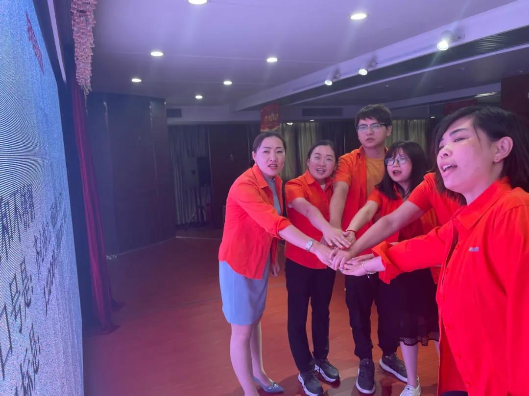 拼搏在线登录不锈钢各部门代表目标宣誓